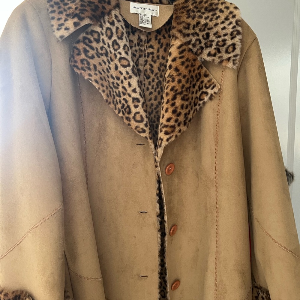 Like new classic Newport News faux fur/shearling long coat - Picture 2 of 10